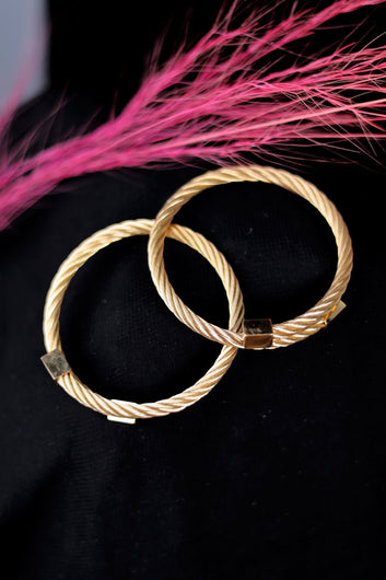 Metallic Coil-Style Artificial Bangle