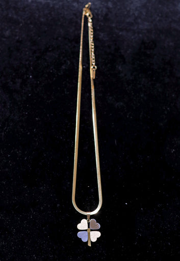 Delicate Floral Pendant Necklace