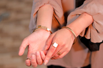 Metallic Coil-Style Artificial Bangle